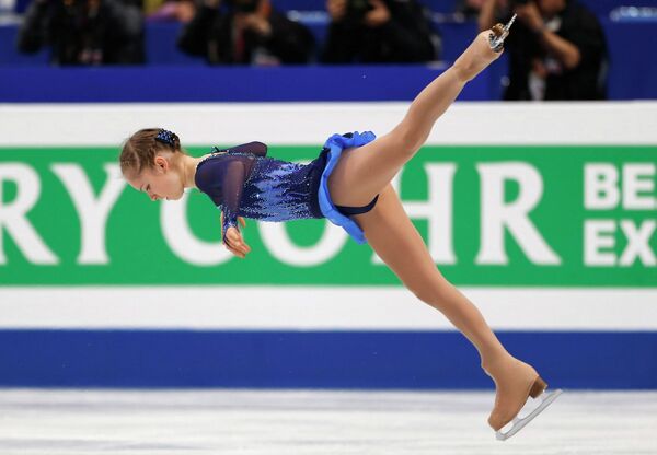 Российская фигуристка Юлия Липницкая выступает в короткой программе на чемпионате мира