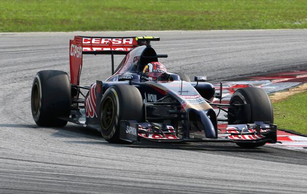 Российский автогонщик Торо Россо Даниил Квят на дистанции Гран-при Малайзии