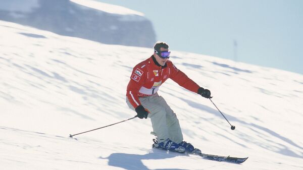 Михаэль Шумахер во время спуска с горы