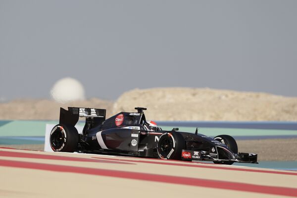 Автогонщик Заубера Адриан Сутиль во время квалификации Гран-при Бахрейна