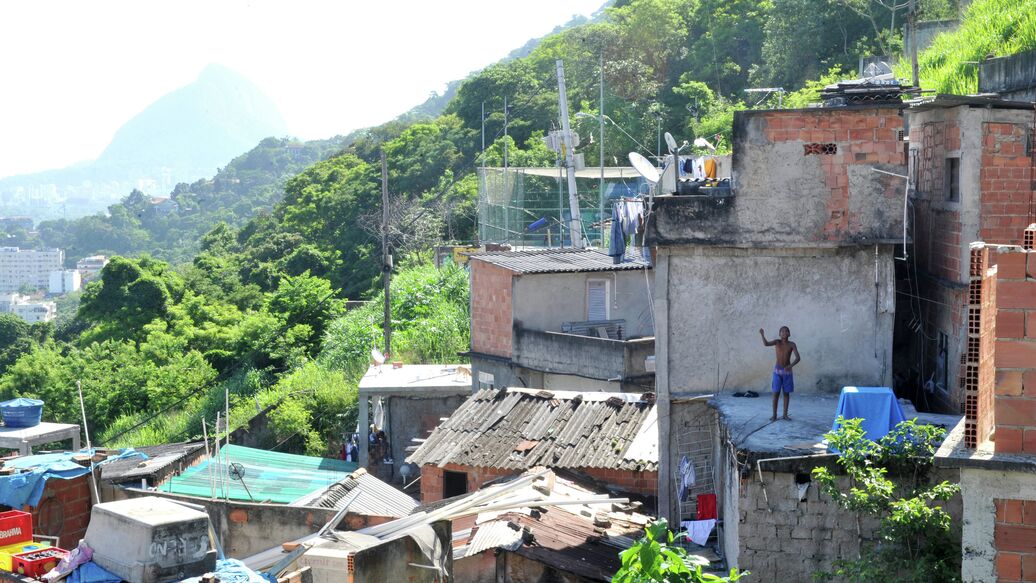 Заблудившегося аргентинского туриста обстреляли в фавеле Рио-де-Жанейро