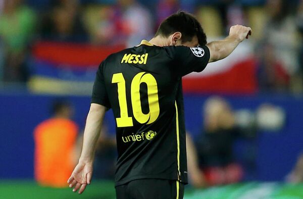Нападающий Барселоны Лео Месси в матче против Атлетико