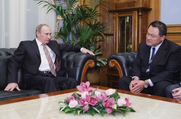 Владимир Путин (слева) и Ясухиро Ямасита. Архивный кадр