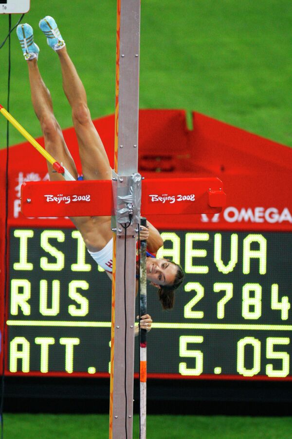 Прыгунья с шестом Е.Исинбаева стала двукратной олимпийской чемпионкой и установила новый мировой рекорд