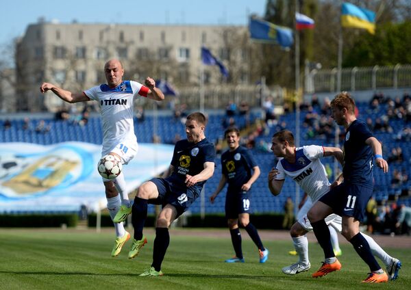 Игровой момент матча Таврия - Севастополь