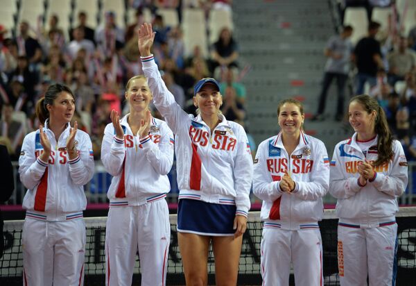 Анастасия Мыскина, Екатерина Макарова, Елена Веснина, Валерия Соловьева и Дарья Касаткина (слева направо)
