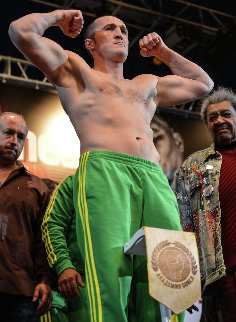 Бокс. Официальная процедура взвешивания Д.Лебедева и Г.Джонса Бокс. Официальная процедура взвешивания Д.Лебедева и Г.Джонса