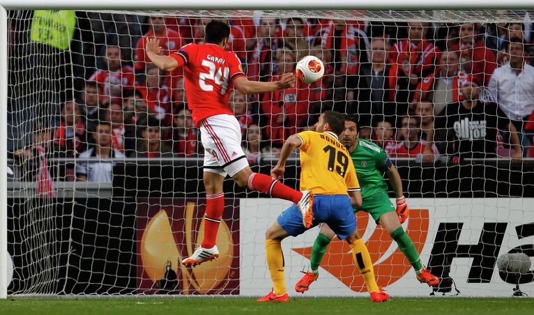 Игровой момент матча Бенфика - Ювентус Игровой момент матча Бенфика - Ювентус