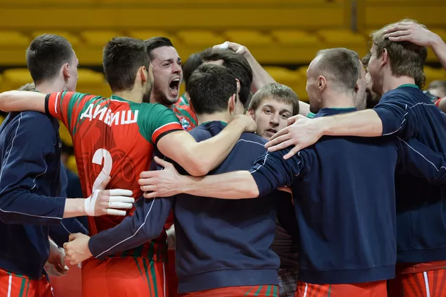 Волейболисты Локомотива