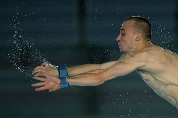 Россиянин Глеб Гальперин выполняет прыжок с 10-метровой вышки
