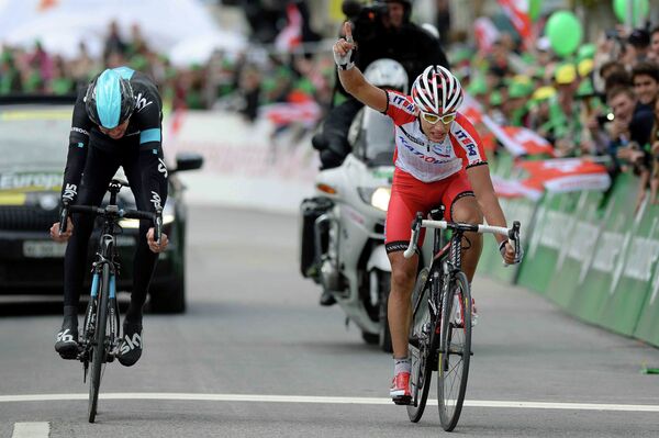 Велогонщик Катюши Симон Шпилак на королевском этапе многодневной гонки Тур Романдии
