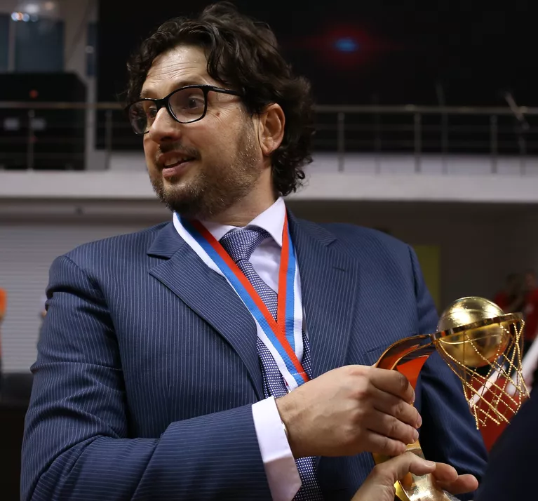 Главный тренер БК УНИКС Андреа Тринкьери с Кубком России 2013/2014