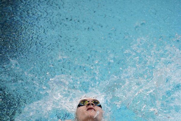 Пловец Григорий Тарасевич на дистанции 200 метров на спине в финале соревнований на чемпионате России по плаванию