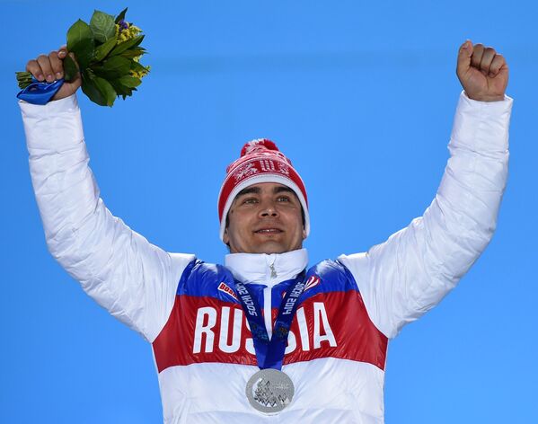 Альберт Демченко (Россия), завоевавший серебряную медаль на XXII зимних Олимпийских играх в Сочи