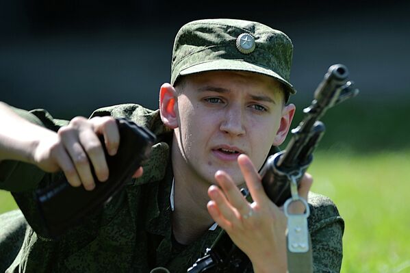 Максим Ковтун во время учебных стрельб