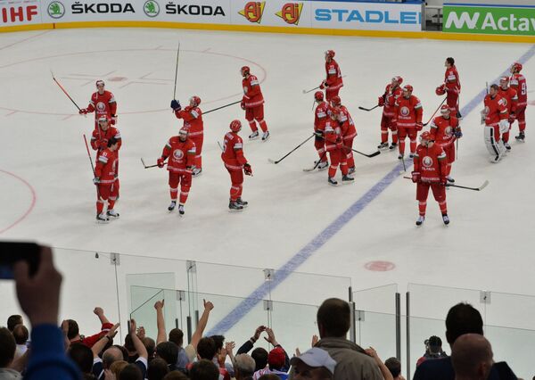 Хоккеисты сборной Белоруссии после проигрыша в четвертьфинальном матче чемпионата мира по хоккею