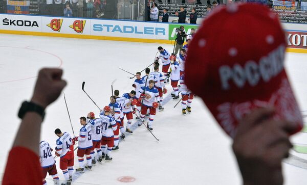 Хоккеисты сборной России после полуфинального матча чемпионата мира