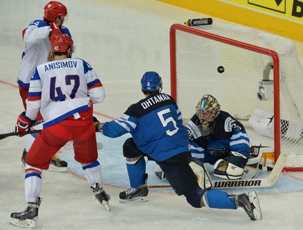 Игровой момент матча между сборными командами России и Финляндии