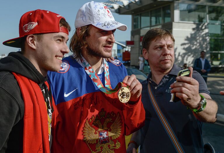 Андрей Зубарев (в центре)