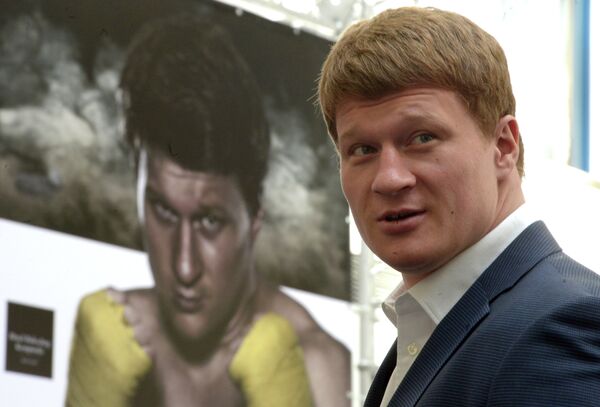 Российский боксер Александр Поветкин перед пресс-конференцией