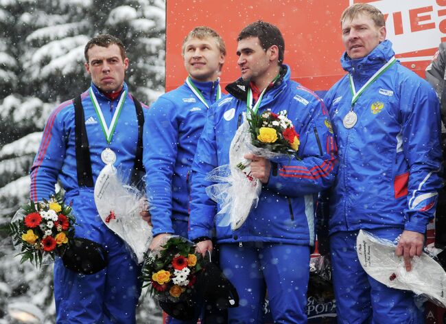 Бобслеист Николай Хренков с партнерами по сборной