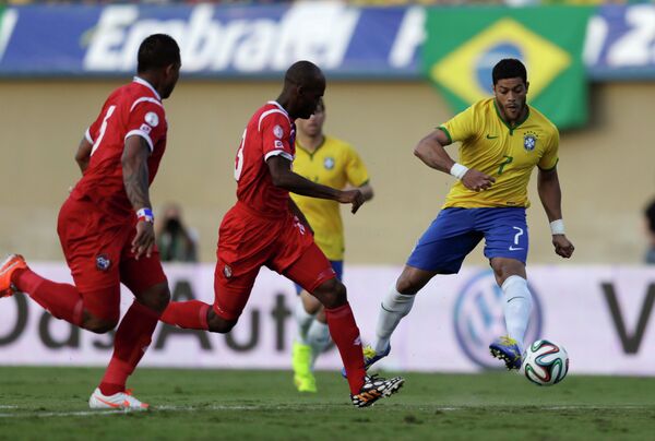 Игровой момент матча Бразилия - Панама