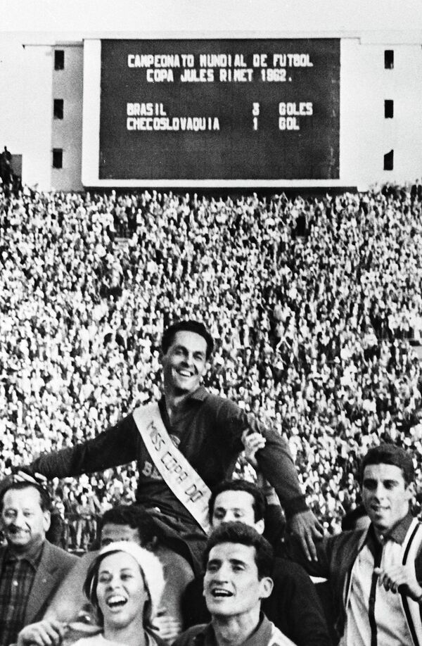 Вратарь сборной Бразилии Гилмар после финала чемпионата мира-1962