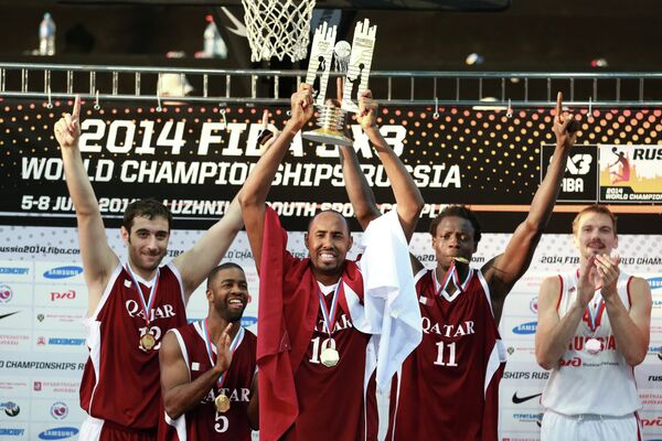 Игроки сборной Катара, занявшие первое место на чемпионате мира