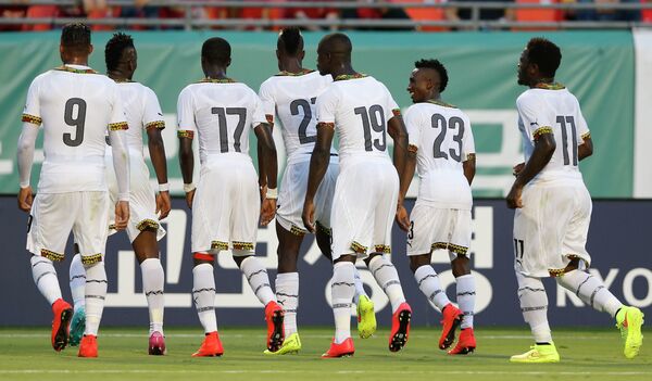 Футболисты сборной Ганы радуются забитому мячу Асамоа Гьяна