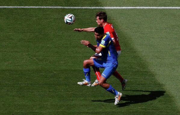 Игровой момент матча Швейцария-Эквадор