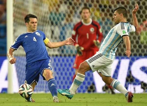 Игровой момент матча Аргентина - Босния и Герцеговина