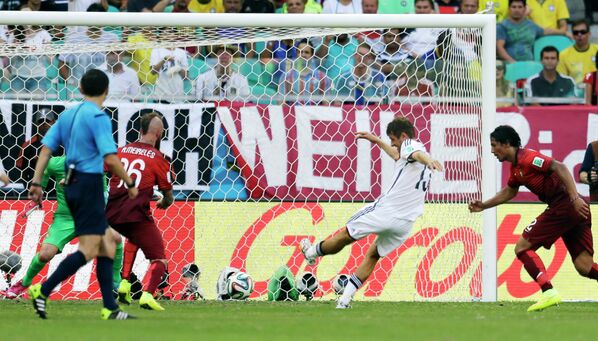 Второй гол Томаса Мюллера в ворота сборной Португалии
