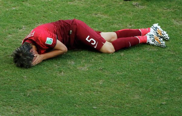 Защитник сборной Португалии Фабио Коэнтрау, получивший травму в матче с немцами