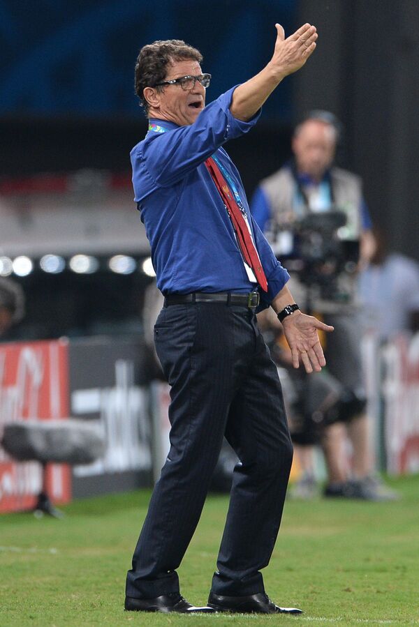 Главный тренер сборной России Фабио Капелло на матче группового этапа чемпионата мира по футболу 2014 между сборными командами России и Южной Кореи.