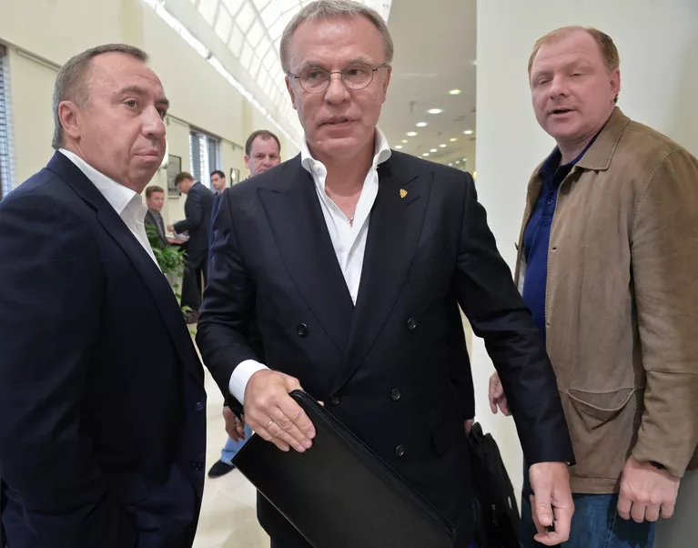 Вячеслав Фетисов, Андрей Сафронов и Алексей Жамнов (слева направо) Вячеслав Фетисов, Андрей Сафронов и Алексей Жамнов (слева направо)