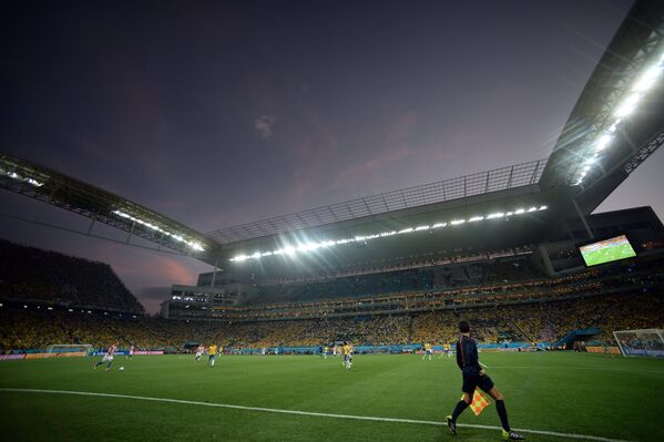 Игровой момент в матче группового этапа чемпионата мира по футболу 2014 между сборными командами Бразилии и Хорватии