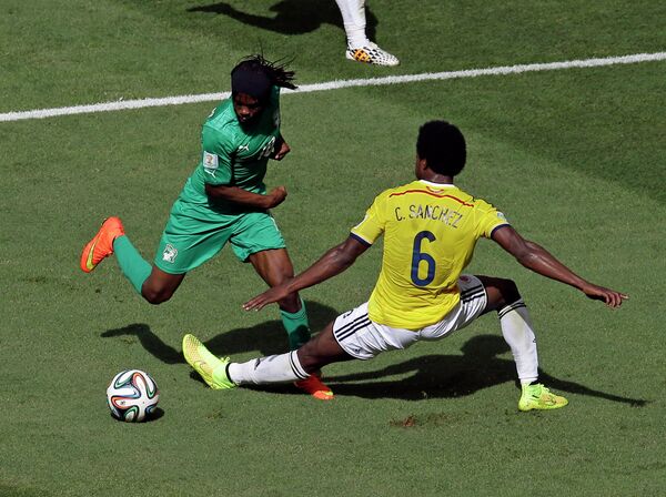 Игровой момент матча Колумбия-Кот-д'Ивуар