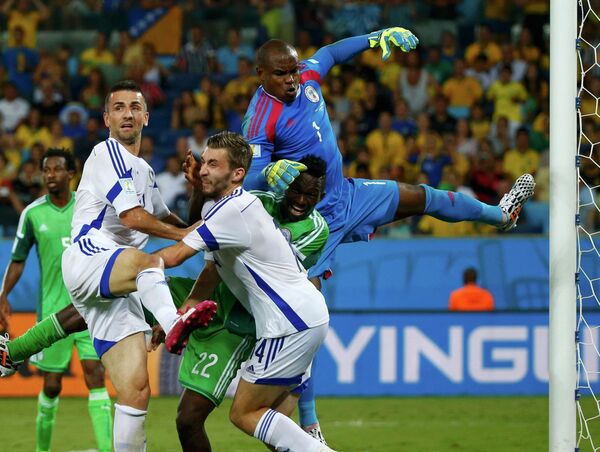 Игровой момент матча Нигерия - Босния