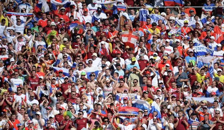 Болельщики сборной России в матче группового этапа чемпионата мира по футболу 2014 Болельщики сборной России в матче группового этапа чемпионата мира по футболу 2014