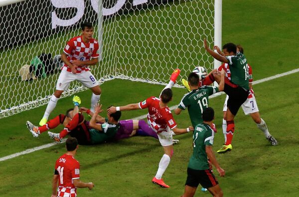 Игровой момент матча Хорватия - Мексика