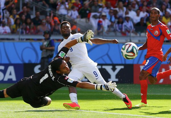 Игровой момент матча Коста-Рика - Англия