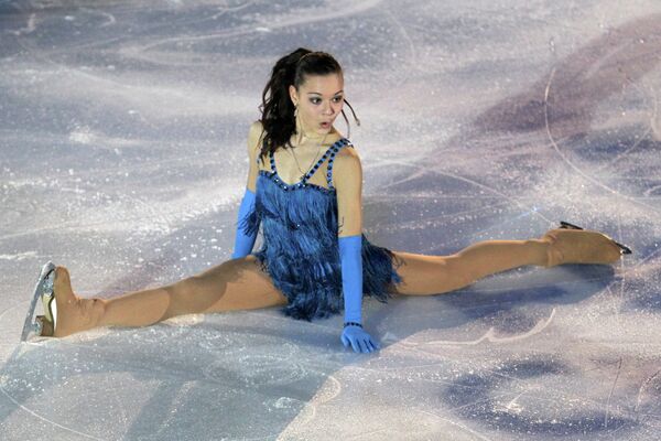 Россиянка Аделина Сотникова во время показательного выступления на чемпионате Европы по фигурному катанию в Загребе (Хорватия)