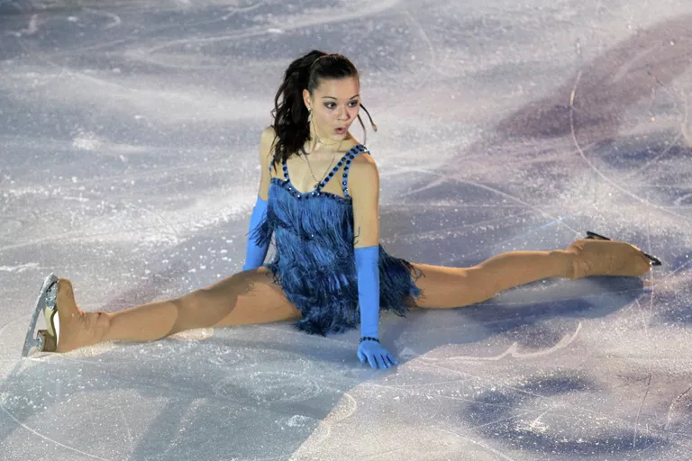 Россиянка Аделина Сотникова во время показательного выступления на чемпионате Европы по фигурному катанию в Загребе (Хорватия) Россиянка Аделина Сотникова во время показательного выступления на чемпионате Европы по фигурному катанию в Загребе (Хорватия)