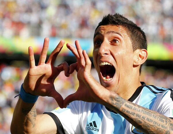 Полузащитник сборной Аргентины Анхель Ди Мария празднует гол.