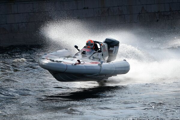 Участник чемпионата мира по водно-моторному спорту Endurance Pneumatics 24 часа в Санкт-Петербурге