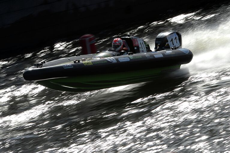 Участник чемпионата мира по водно-моторному спорту Endurance Pneumatics 24 часа в Санкт-Петербурге