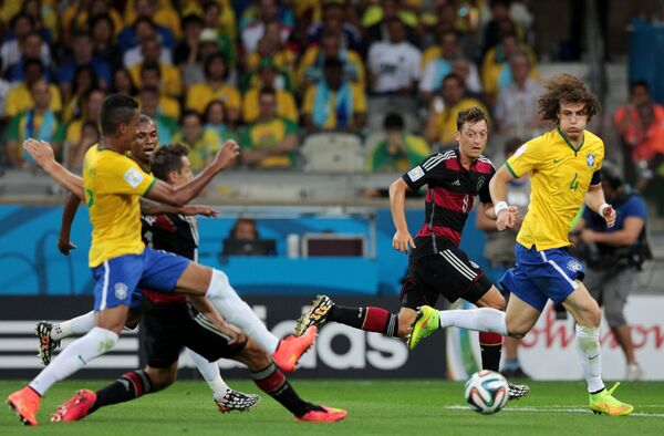 Игровой момент матча Бразилия - Германия