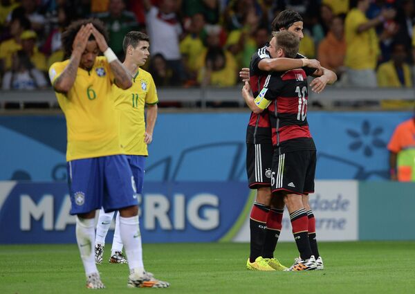 Футболисты сборных Бразилии и Германии в полуфинале ЧМ-2014