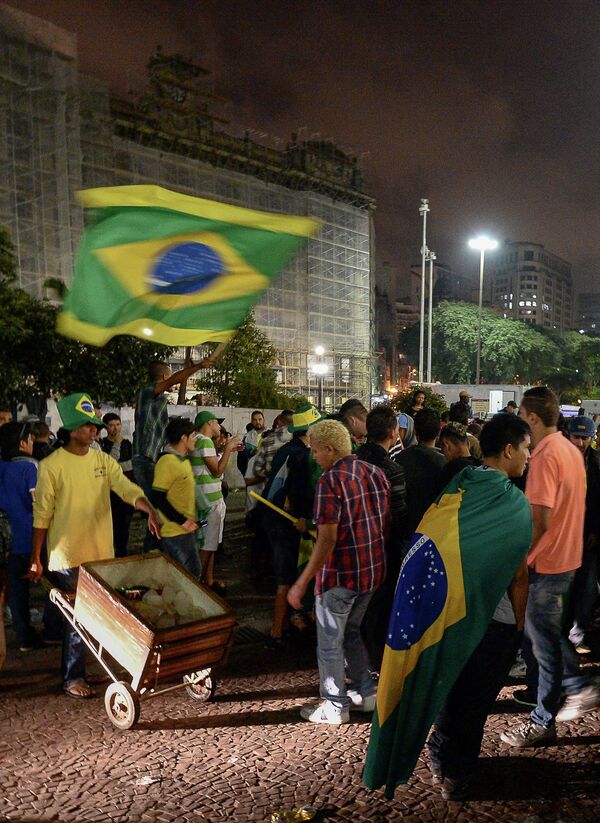Болельщики в центре Сан-Паулу.