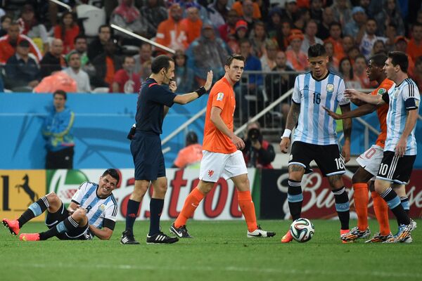 Игровой момент матча  Нидерланды - Аргентина